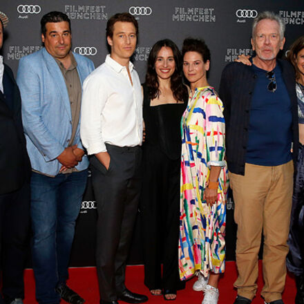 TOLLE PREMIERE VON "WUNDEN KÜSSEN"