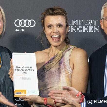 PUBLIKUMSPREIS FÜR "WUNDEN KÜSSEN"